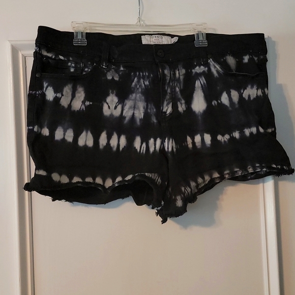 [*3 Items For $20 In Bundle*] Torrid denim shorts - Picture 1 of 4